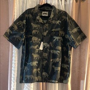 NWT American Eagle Size XL Jaguar Button Down